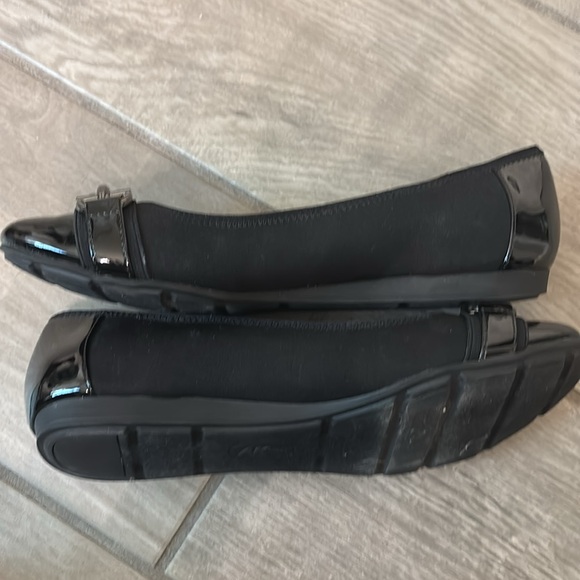 EUC Anne Klein AK Sport flats women’s 8. - Picture 2 of 4